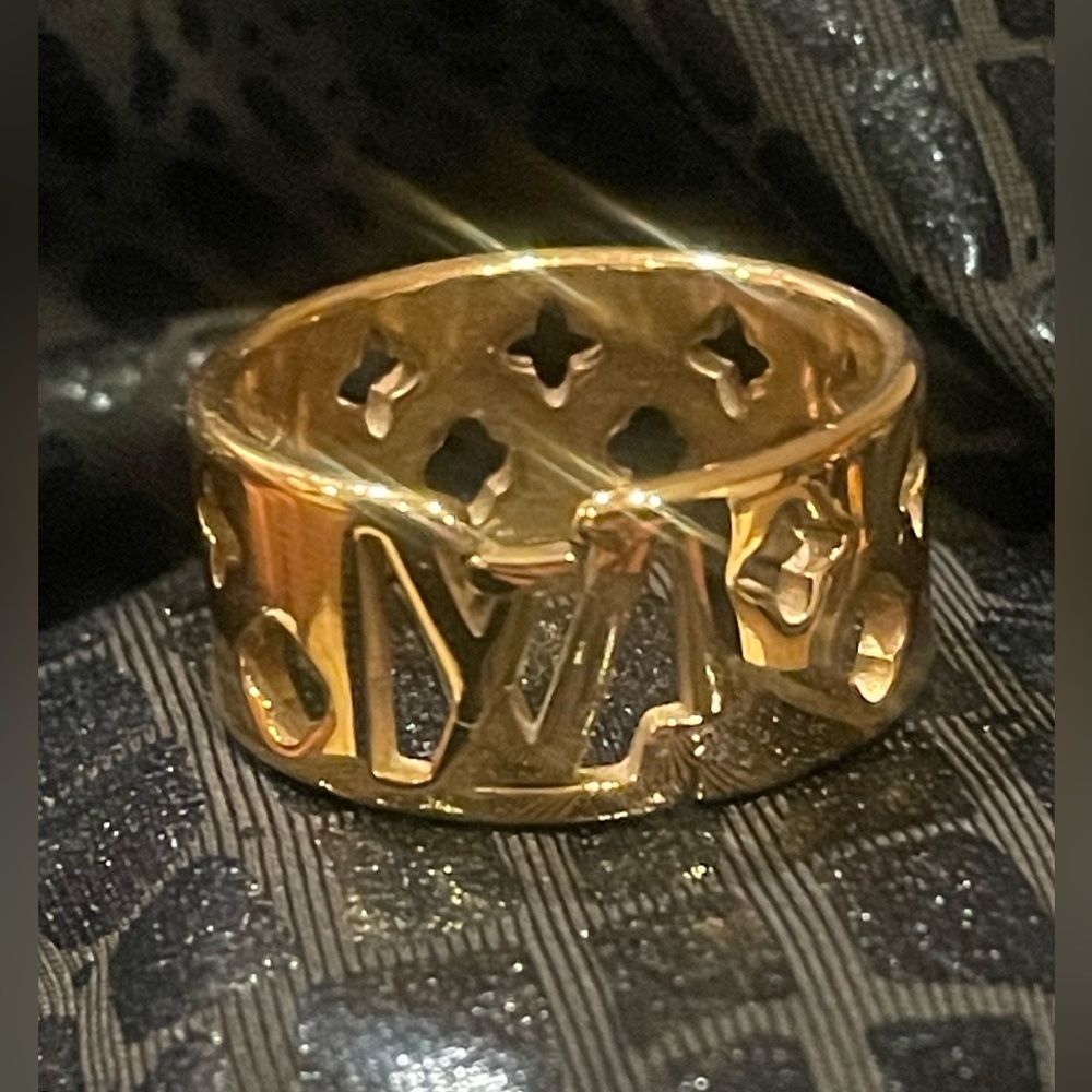 monogram logo gold ring to match your bag or purse size 9 💕🔥🔥
